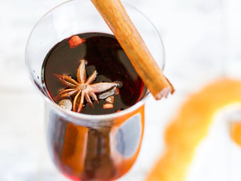 Warm mulled Wine Mocktail in glass