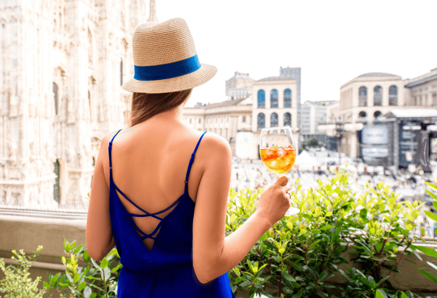 A woman holding a glass of non-alcoholic Aperitif Spritz in Italy
