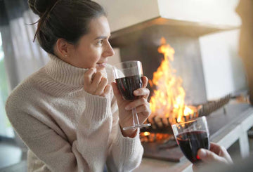 Woman drinking non-alcoholic shiraz Sans Drinks