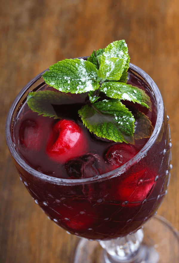 Cabernet Sauvignon Mocktail made with Eisberg Alcohol-Free Cabernet Sauvignon and garnished with raspberries and mint leaves