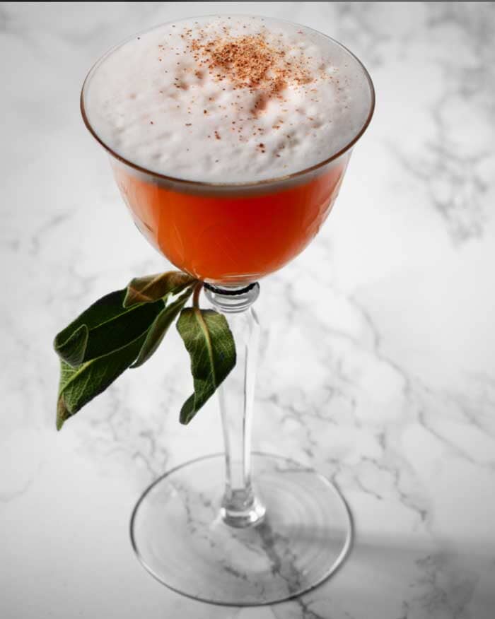 Non-alcoholic gin mocktail garnished with grated nutmeg Sans Drinks