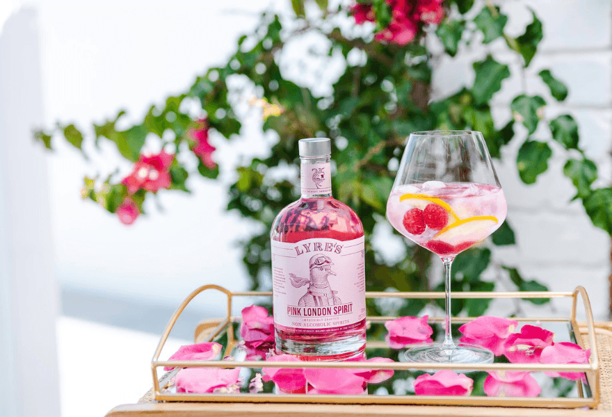 A tray holding a bottle of Lyre's Pink London Spirit and a Non-alcoholic gin mocktail