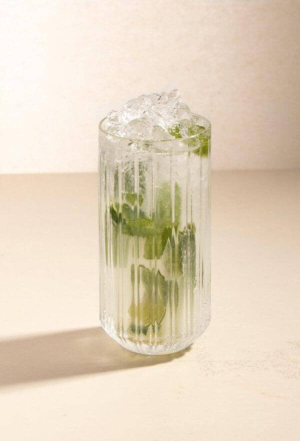 Minty gin mocktail made with Ovant Verve Sans Drinks